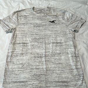 Men’s Hollister t-shirt